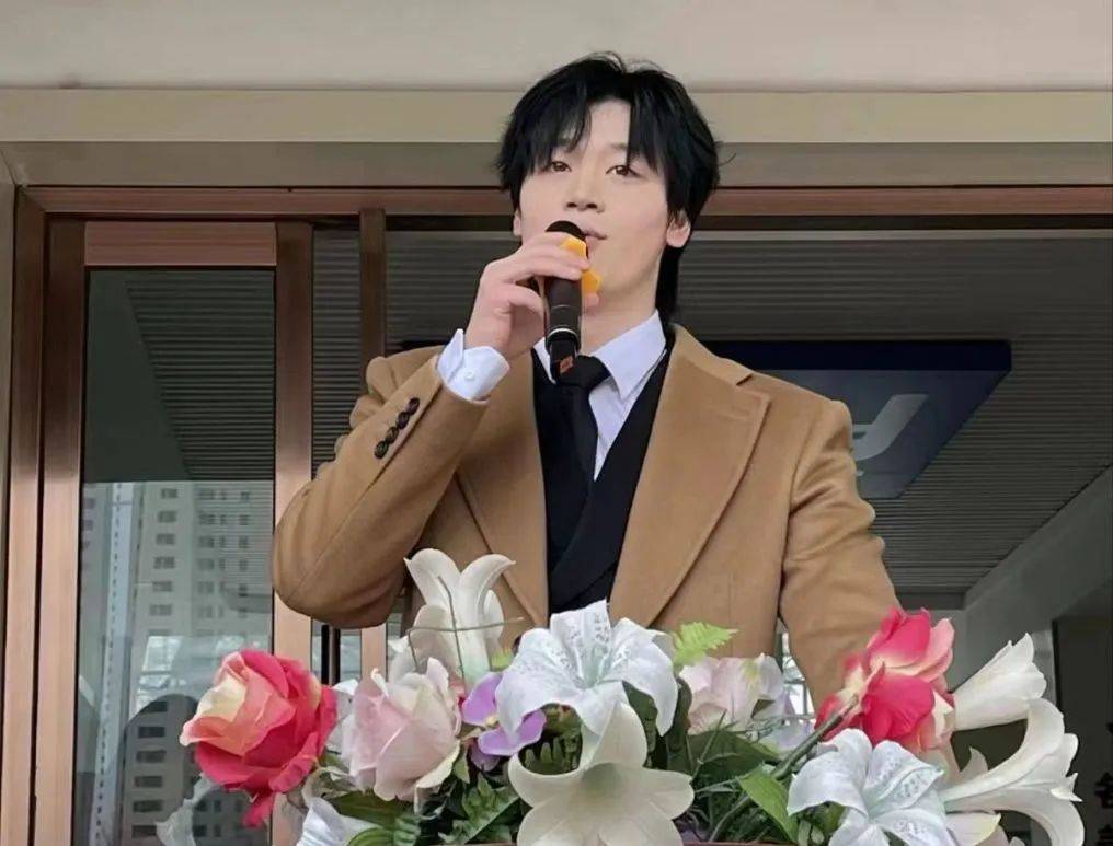 兰州奥体中心游泳总教练王鹏受邀参加西津路小学"开学第一课"活动_进