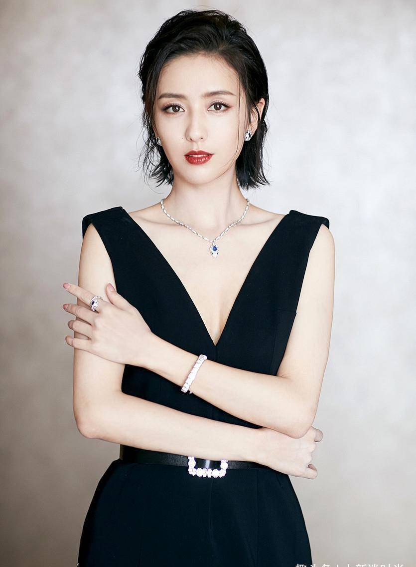 佟丽娅也变得这么奔放了?