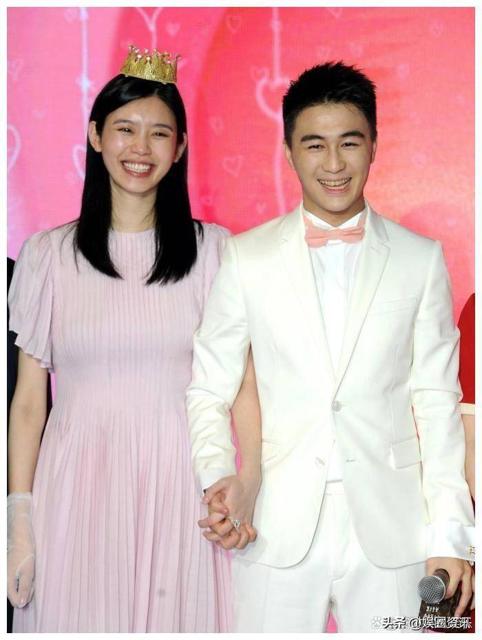 2023年,何老大儿子何猷君求婚奚梦瑶成功,在两年后就生下了一子,如今