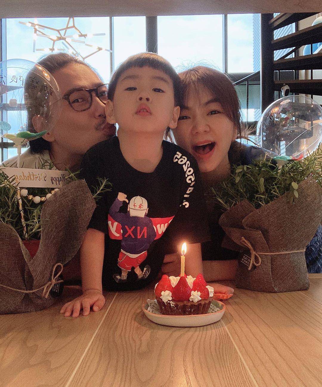 ella发长文为劲宝庆生,分享独特育儿经验,劲宝与爸爸如复制粘贴_孩子