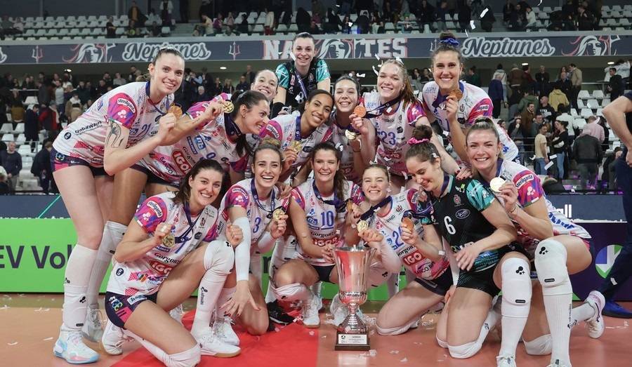 女排欧挑杯意大利诺瓦拉双杀夺冠,俄罗斯新星成为队内顶梁柱_失误