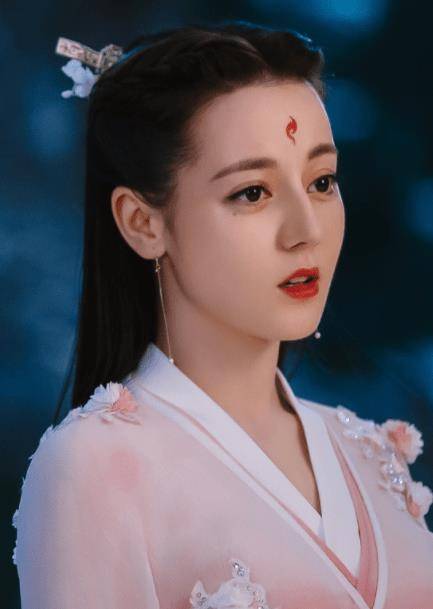 第四位:袁冰妍袁冰妍凭借《琉璃》这部影视剧爆红;她的颜值不算娱乐圈