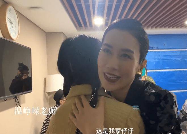 辣目洋子毕业视频:与全员互动超搞笑,但我却被王智的举动暖到!