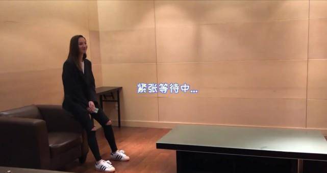 郑希怡刘雨昕终于见面,霸气姐姐追起星来也紧张,准备小礼物超用心