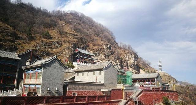 山西的千佛洞,背靠五台山,建在崖壁旁,鬼斧神工,体验"重生"_释迦牟尼