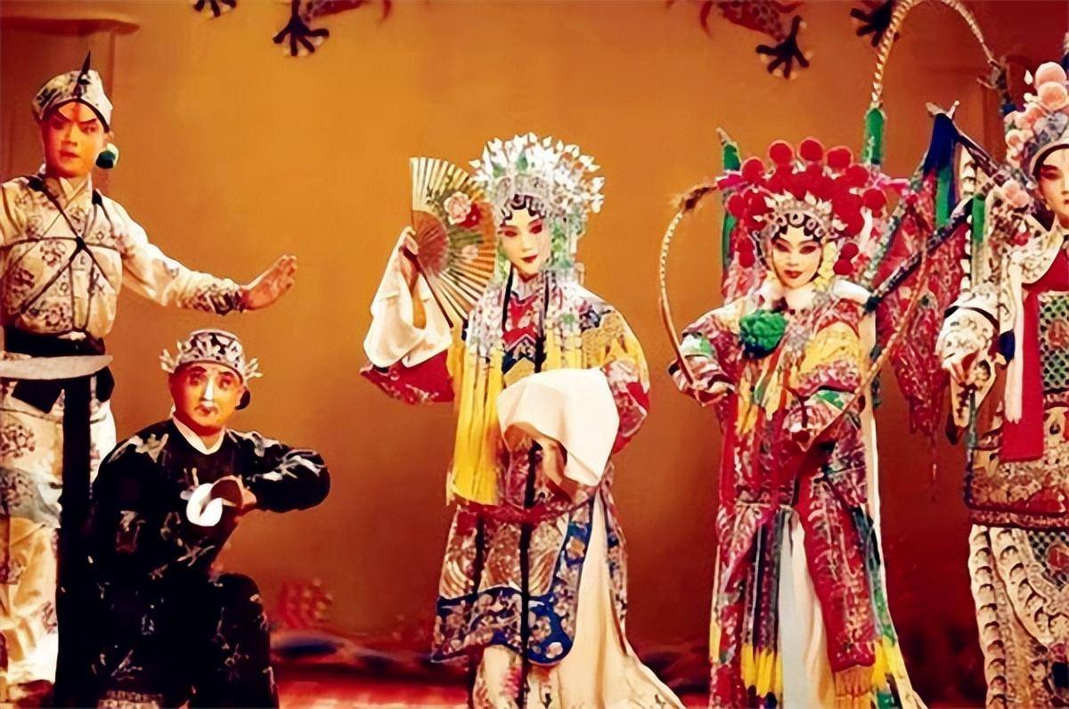 纪实穿比基尼的"京剧"算是国粹吗?