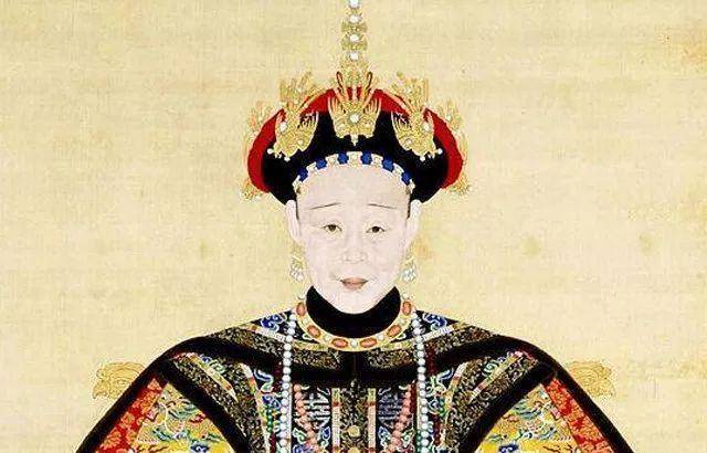 孝慎成皇后立刻说,缝补丁也没什么难的,她从小就学过绣花,既然内务府