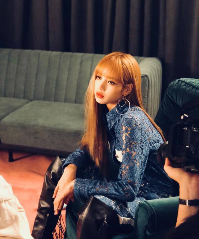 因为lisa语言不通的问题,蔡徐坤发现了这一问题,当场就要求立即中断