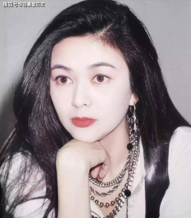 关之琳巅峰期魅力有多惊人?一睹她的泳装照,才领略何为女性韵味!_个性