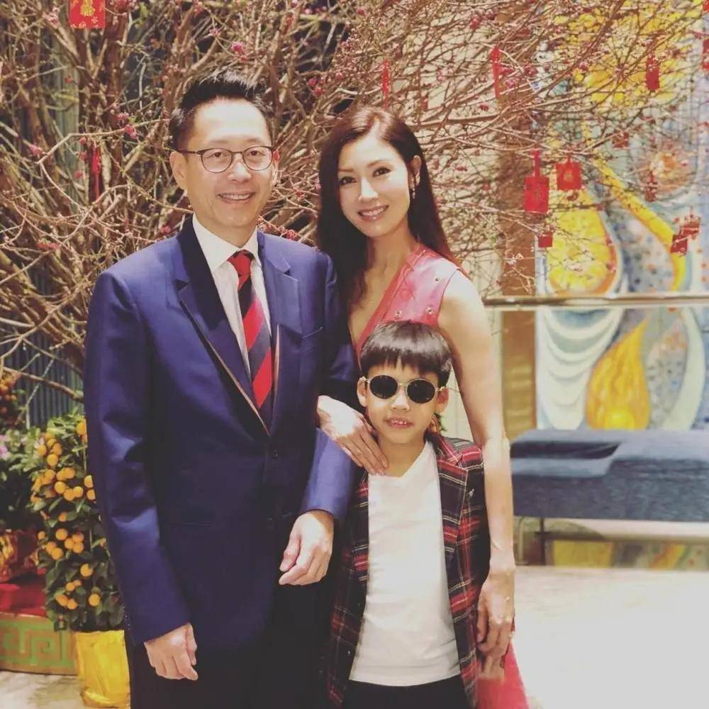 "木头美人"李嘉欣的复杂爱情:出走半生,归来仍嫁富豪_生活_母亲_香港