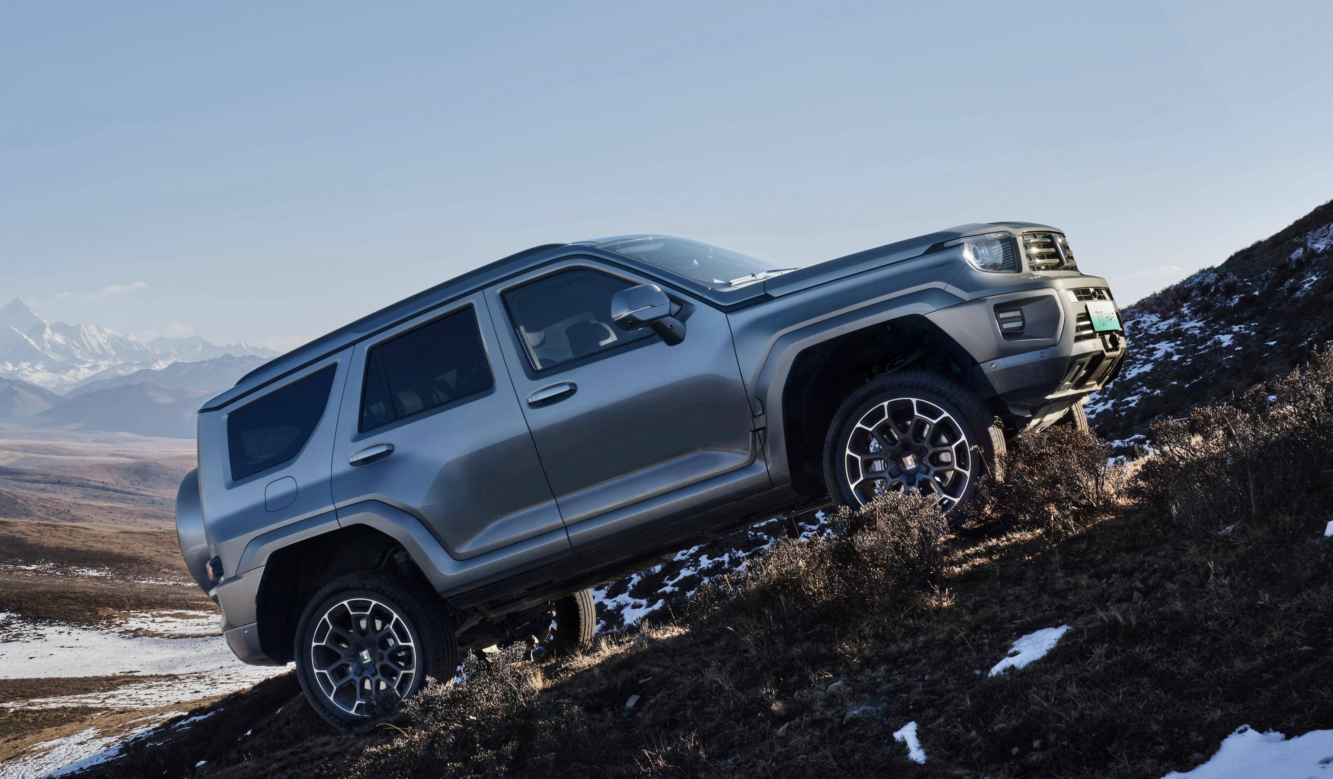 8万元起!坦克700 hi4-t正式上市,大型豪华越野车新标杆!