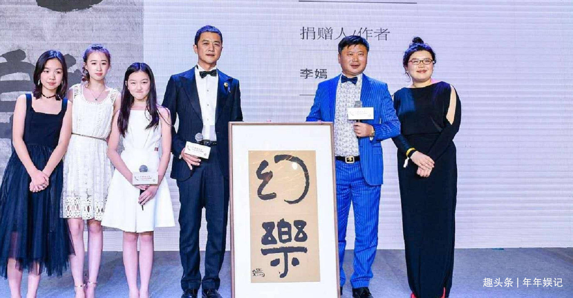 李亚鹏再婚生子后,16岁李嫣一反常态,晒泳衣又秀大时尚照片_王菲_父母