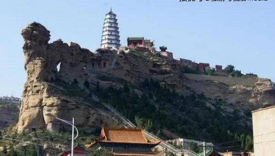 风景很美,最重要的是不收门票,交通也很方便!这里是神木二郎山!