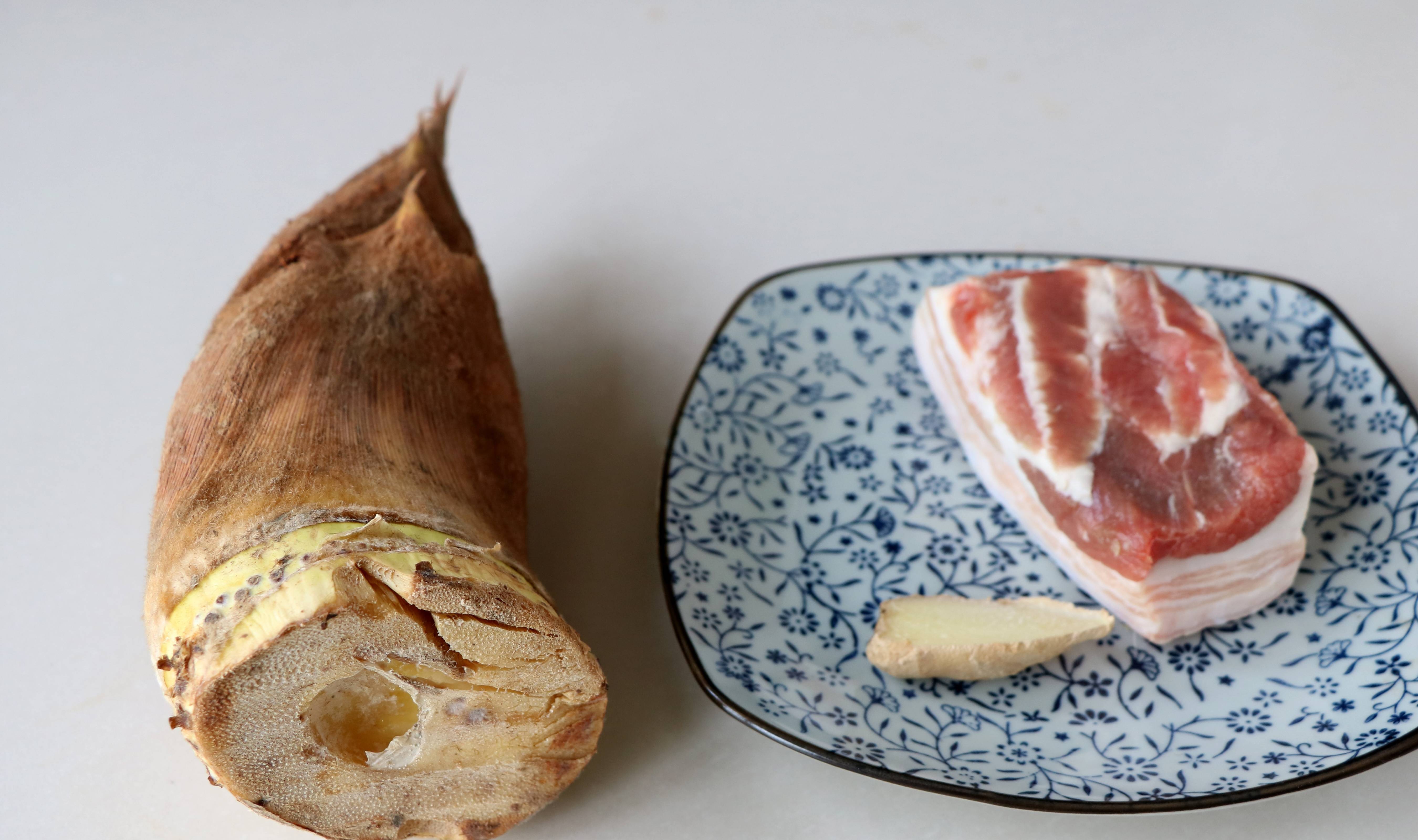 2瓣生抽2勺小葱适量冬笋是立秋前后由楠竹的地下茎侧芽发育而成的笋芽