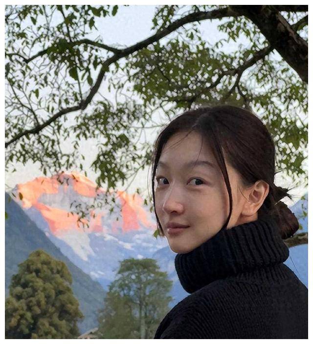 原创32岁周冬雨素颜大方晒真实状态曝光揭秘张艺谋眼光神准