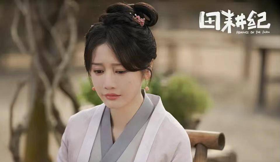 刘宇宁新剧空降,画面灰暗演员整体颜值下降,31岁的她却艳丽动人_李墨