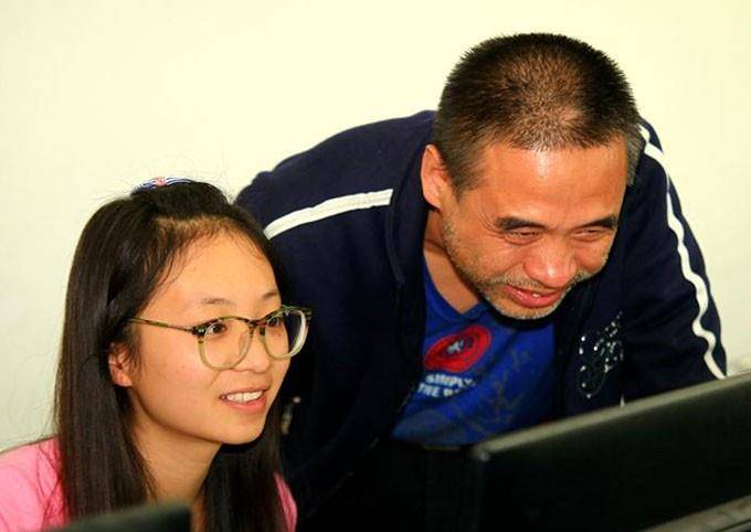 吃饭舔盘的"扫地僧"王晓琮:14岁上北大,今成哈理工最红讲师_同学_教学
