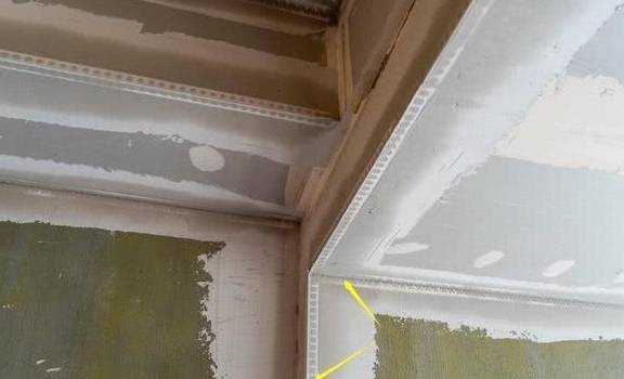 铲平和填补,这样才能保证护角条更好的贴合阴阳角,防止刮完腻子后出现