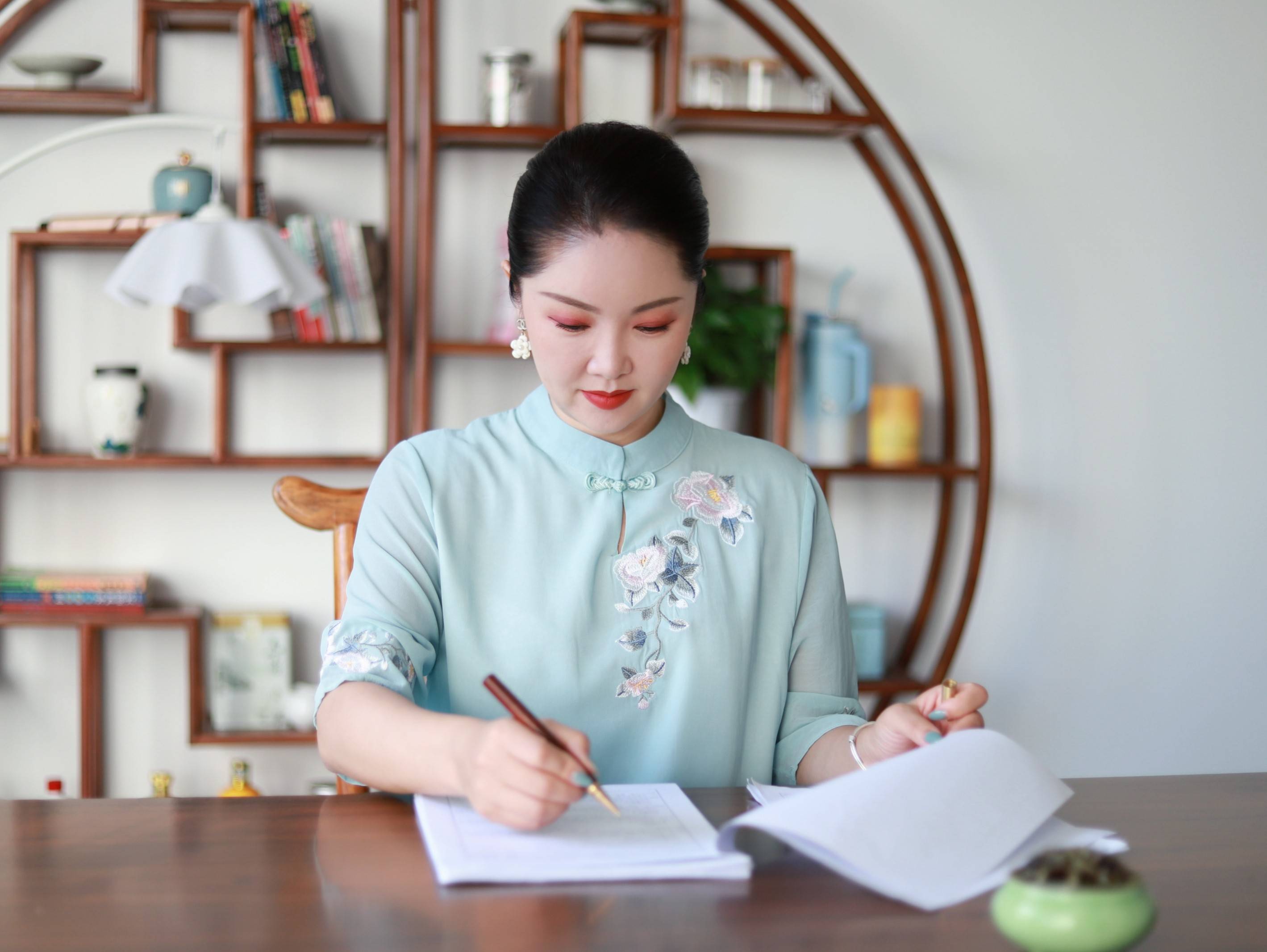 易学张灵然老师弘扬智慧国学:3000年的中国经典怎样影响我们现代人的