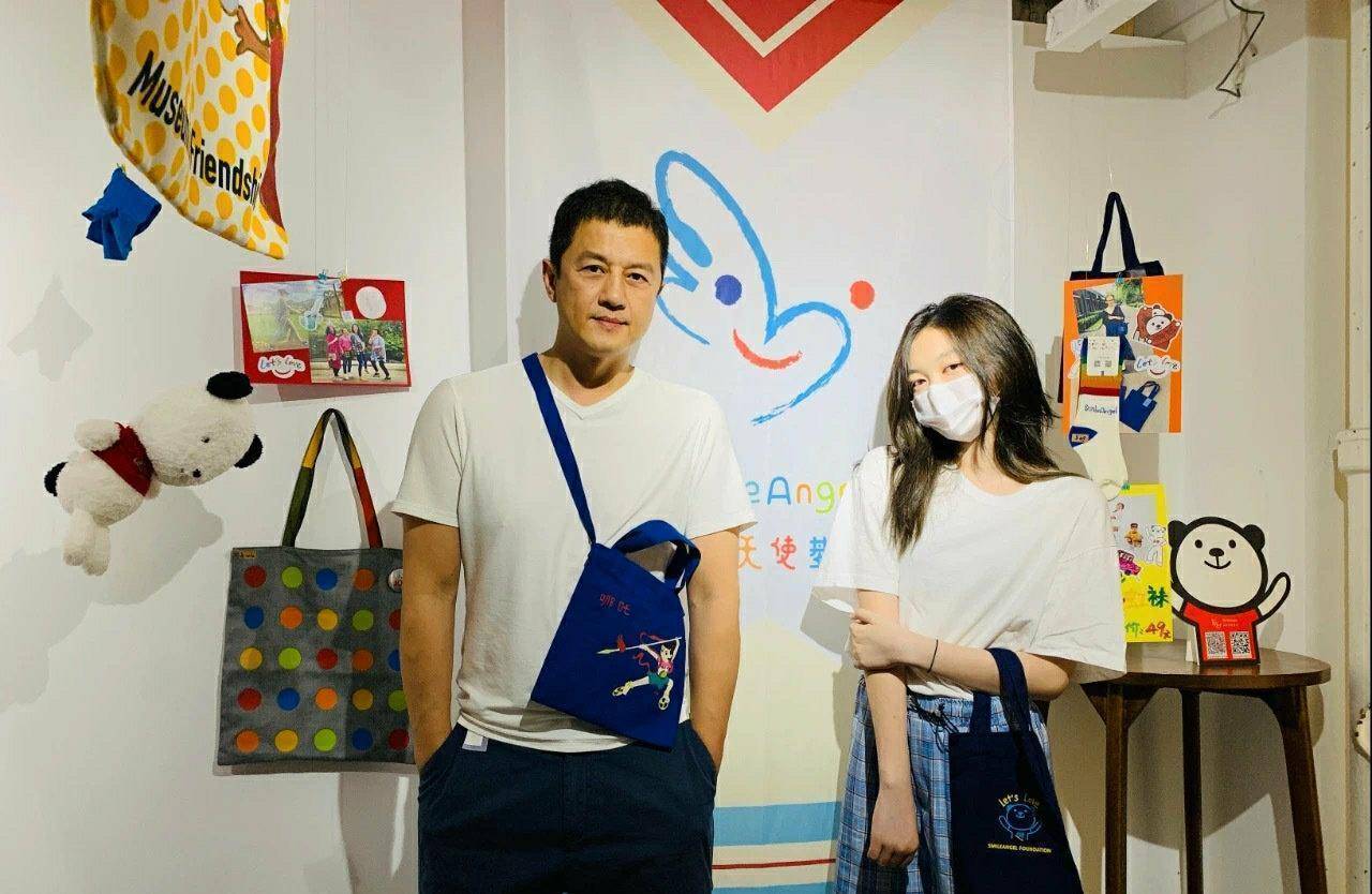 李亚鹏真的超爱李嫣,回忆女儿从小学走路,激动到手舞足蹈:那一下我都