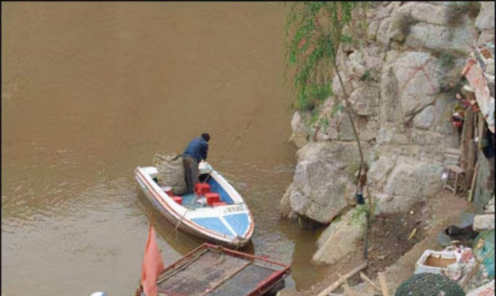 捞尸人:用烟味掩盖身上的"尸臭",给了死者尊严