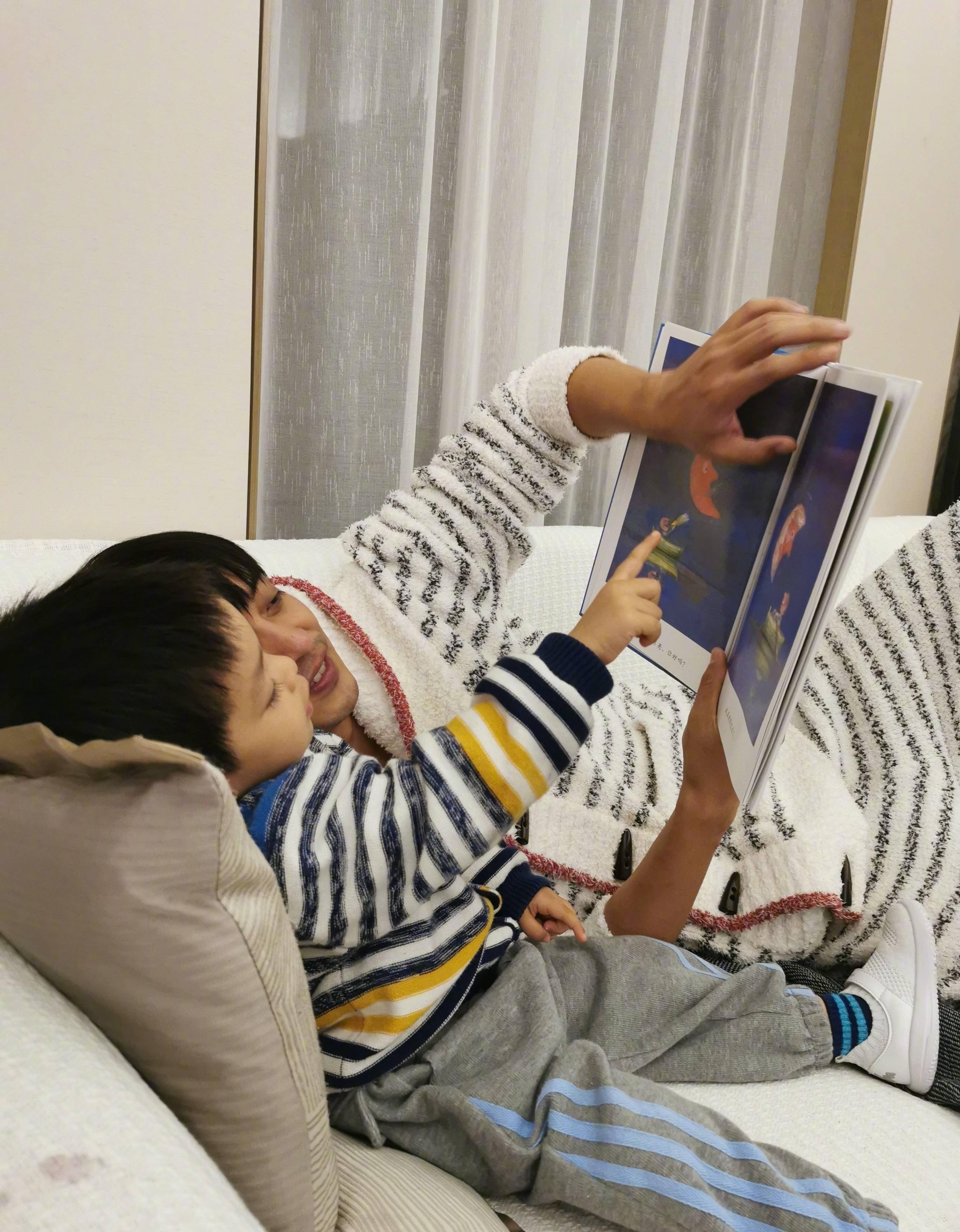 李佳航李晟被传分手后,首度合体:希望孩子们能快乐成长_事情_明星