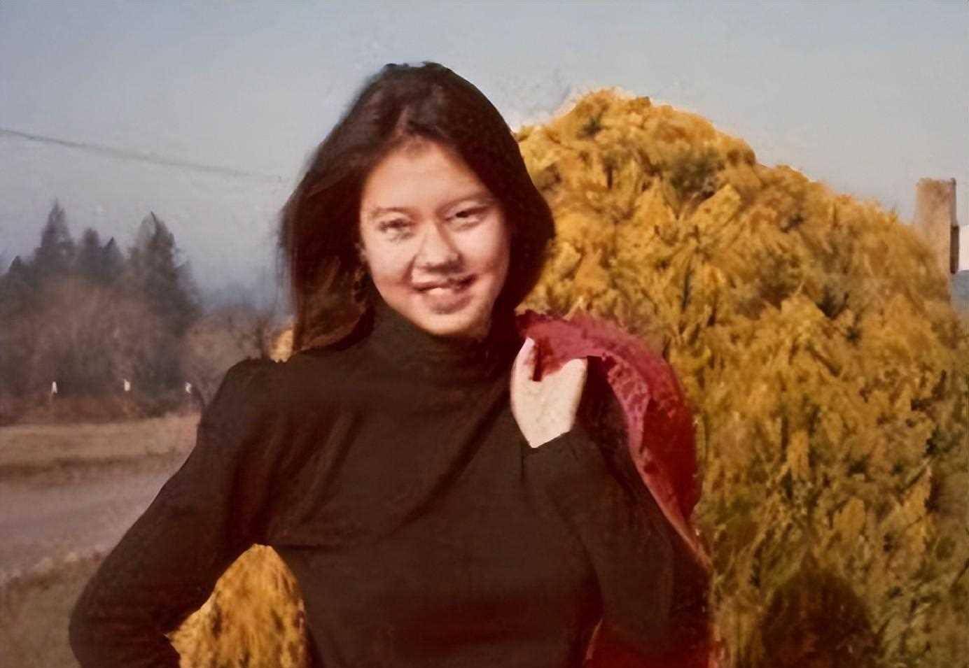 1982年,为何19岁的胡娜在比赛途中叛逃国外