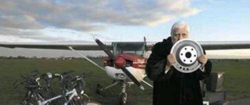 法国第一大胃王:曾吃掉一架飞机,常见的2种美食,他却难以下咽_米歇尔