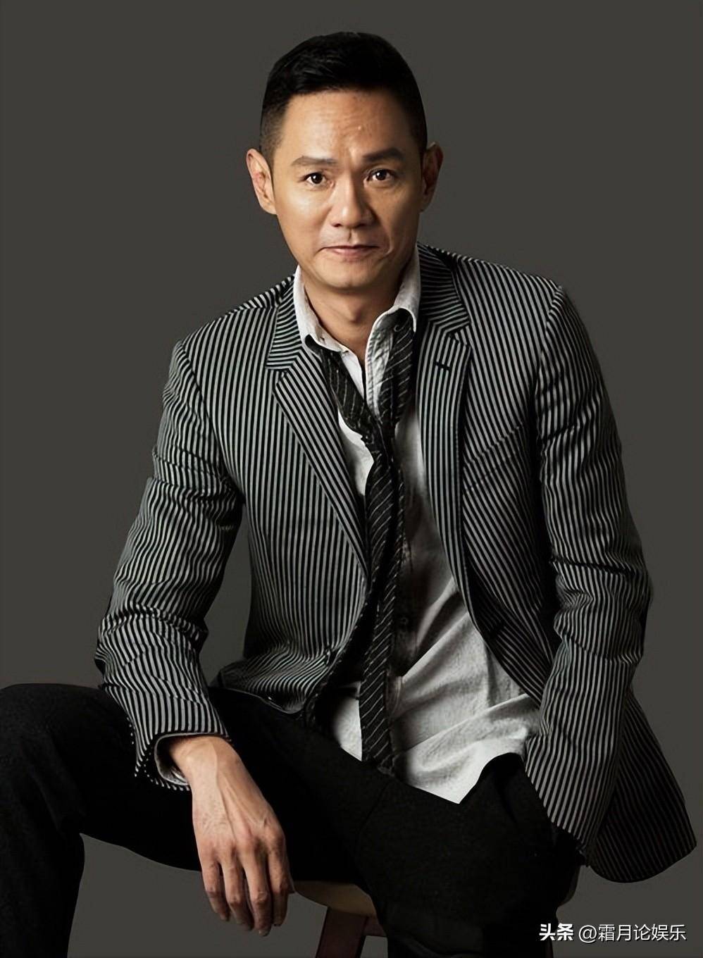 一次偶然的机会,他看到一个招演员的策划,这让从小就有演员梦的果靖霖
