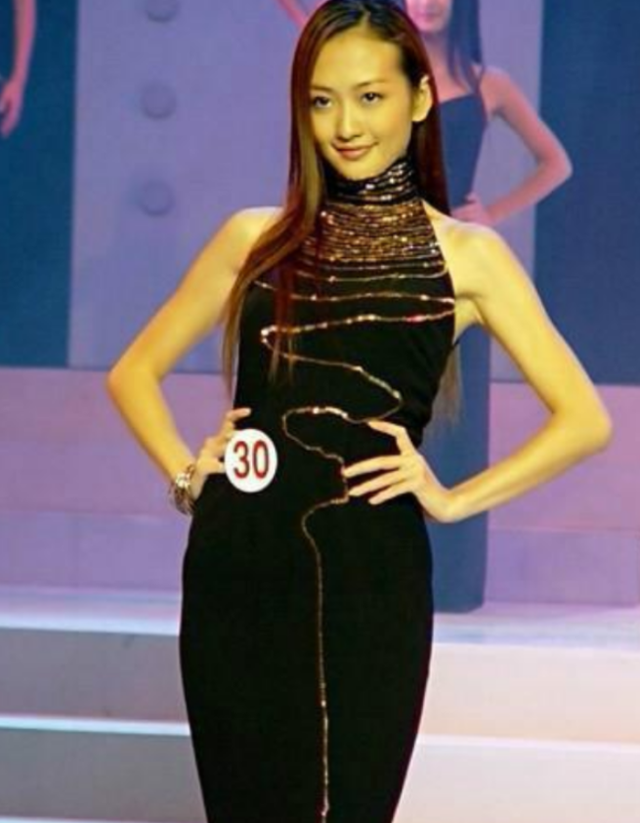 王鸥10多年前的一组老照片,就算站在10位超模中间,也是最妖娆的_网友