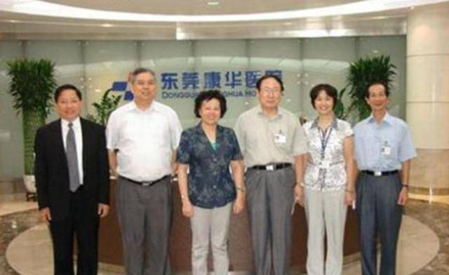 东莞小伙辍学卖咸鱼,后凭卖菜起家,身家300多亿,50
