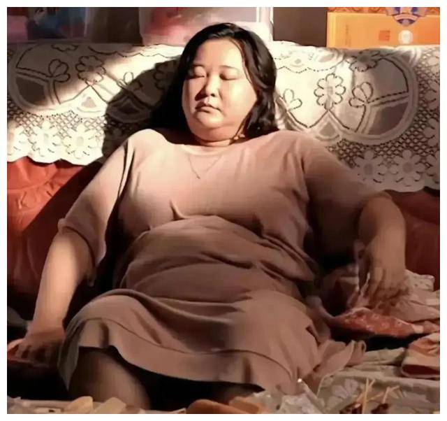 贾玲《热辣滚烫》,用锋芒善良,吸引眼球_杜乐莹_坚守_挑战