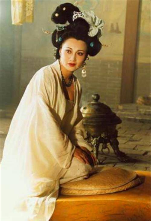 李白一生见过许多人,唐玄宗,杨贵妃,玉真公主,汪伦,贺知章,杜甫……结