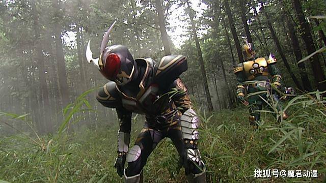 原创假面骑士卡利斯剧情中登场的两个形态狂野形态展示原生进化方向