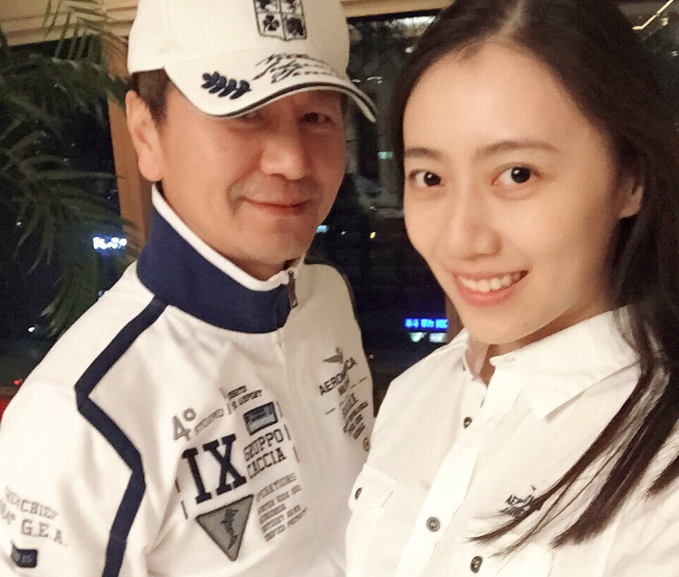 演员吴若甫当红时被绑架,事情被改编成电影,女子陪他走出阴影_刘莎正