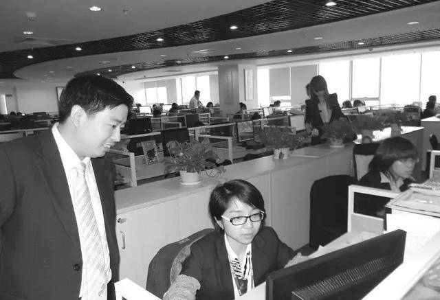 叶国富:从中专生逆袭集团董事长,靠卖小饰品挣下221