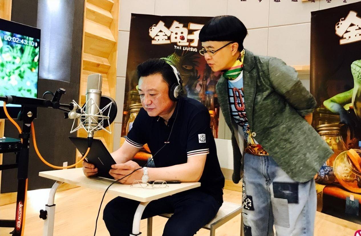 57岁金龟子当外婆,爱女晒全家福官宣"卸货",新生儿似外公王宁_娃娃_小