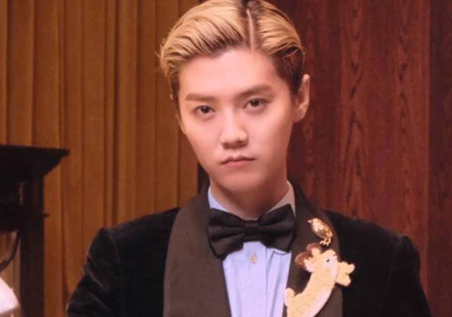 原创鹿晗拍摄尝试大背头掀起刘海气质变化大这发际线认真的