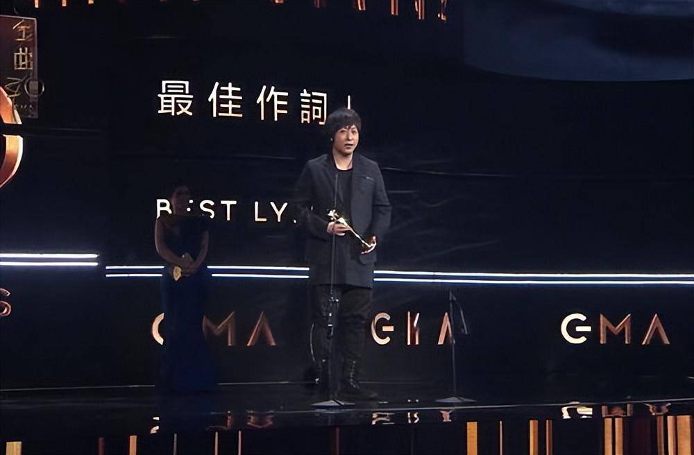 2004年,宋岳庭的专辑入围金曲奖,被提名最佳作词人和最佳新人.