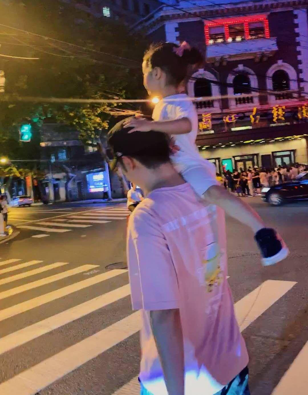 原创陈赫分享安姐日常怪不得安姐每次被遮脸嘴角向上与陈赫犹如复制