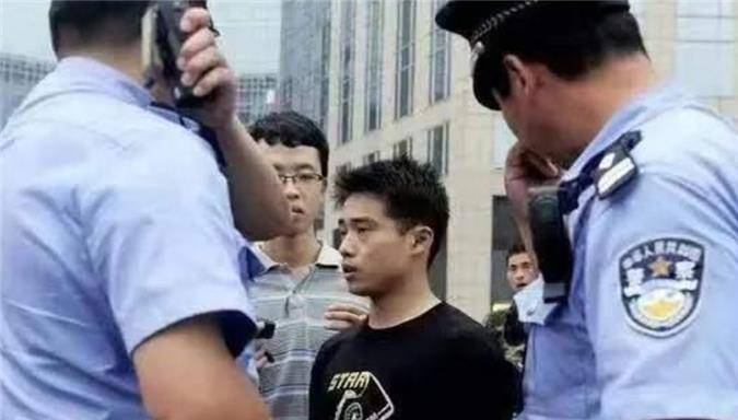 体操冠军张尚武:退役后两次偷盗入狱,今靠直播"卖惨"走红_体育_比赛