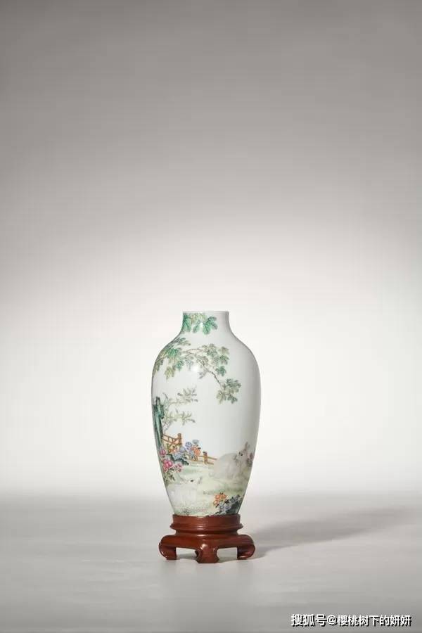 (图11)lot683 民国 珐琅彩玉兔瓶明代宋应星《天工开物》云:"后世方土