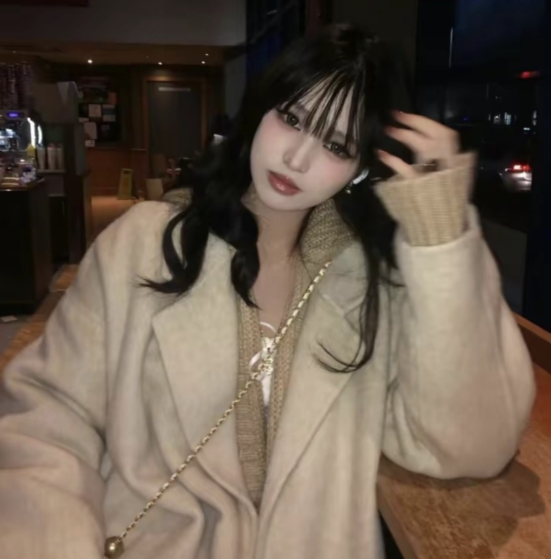 原创汪峰18岁女儿晒国外留学照黑丝短裙露脐装网友可别像你妈妈