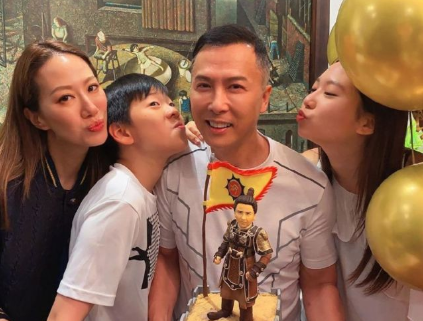 不久前,当王诗诗带甄济如去参加亲戚的婚宴时,照片中的甄济如被称为大