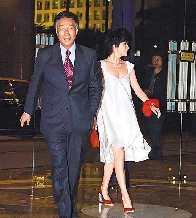 曾馨莹:挤掉林志玲嫁首富,你只看到她的美,却没看到她的"狠"_郭台铭