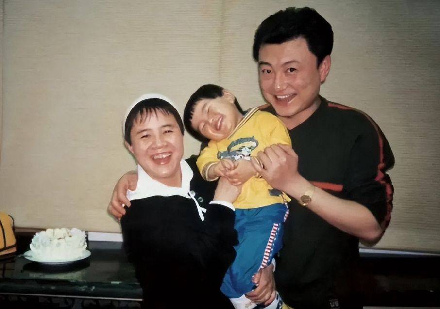 金龟子女儿官宣产子!儿子5斤多长得像王宁,4年才能过一次生日