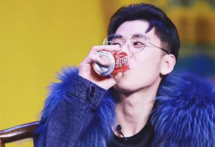 新晋泡面网红吃法,张云雷式泡面受到众多网友追捧,连汤都不留!