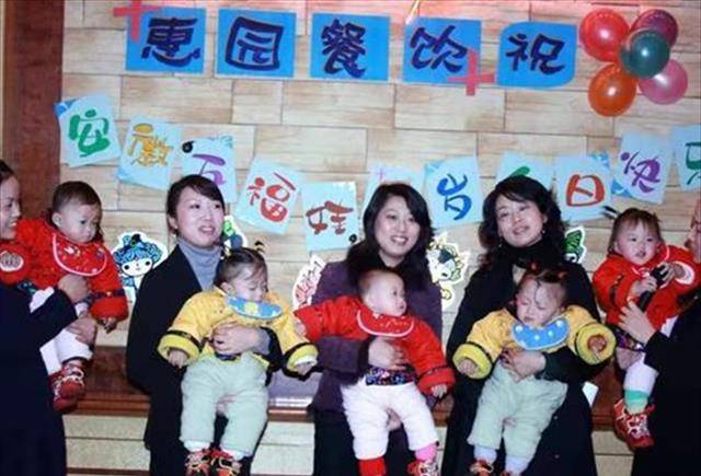 安徽夫妇16年前生下五胞胎,如今5个孩组团上初中,最怕开家长会_陈强彪