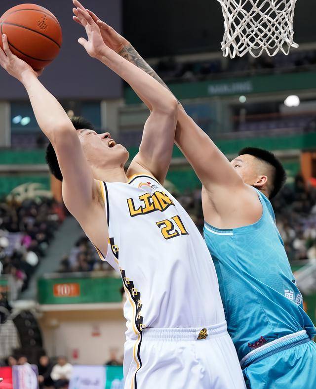 郭艾伦领军,广东旧将同台,两将耀眼三人篮球**_得分_能力_球员