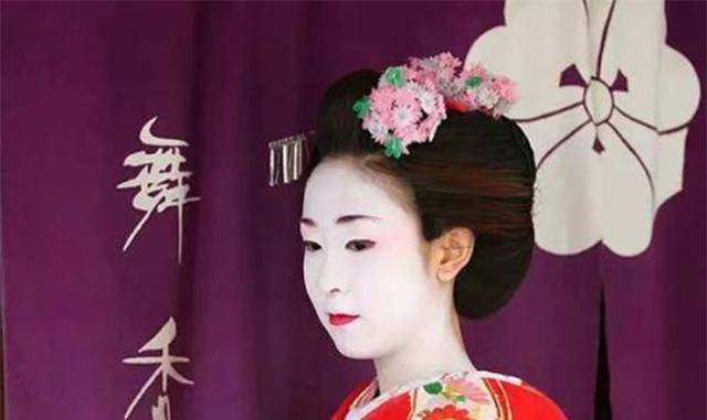 日本歌舞伎美少年:年满15岁长相俊美,袭名仪式吸引